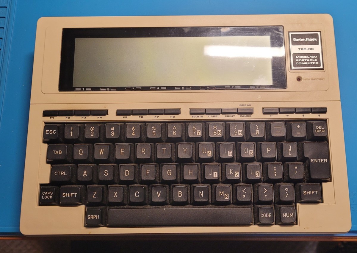 TANDY 100 ポータブルコンピュータ　ジャンク Vintage Radio Shack Tandy TRS-80 Model 100 Portable Computer