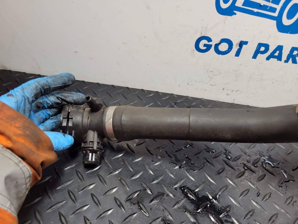 BMW 1 F20 F21 2015 Diesel engine water coolant pipe hose 8514077 LIQ354