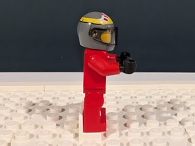 LEGO Star Wars B-Wing Pilot (Yellow Head & Red Flight Suit) - SW0032