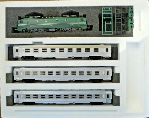 Coffret locomotive CC 7100 + 3 voitures DEV Inox longues Rivarossi HO ref R0610 | Zustand: Occasion