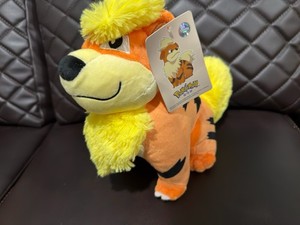 Peluche Pokémon Center Growlithe – 17,8 Cm – Peluche Ufficiale Di Tipo Fuoco