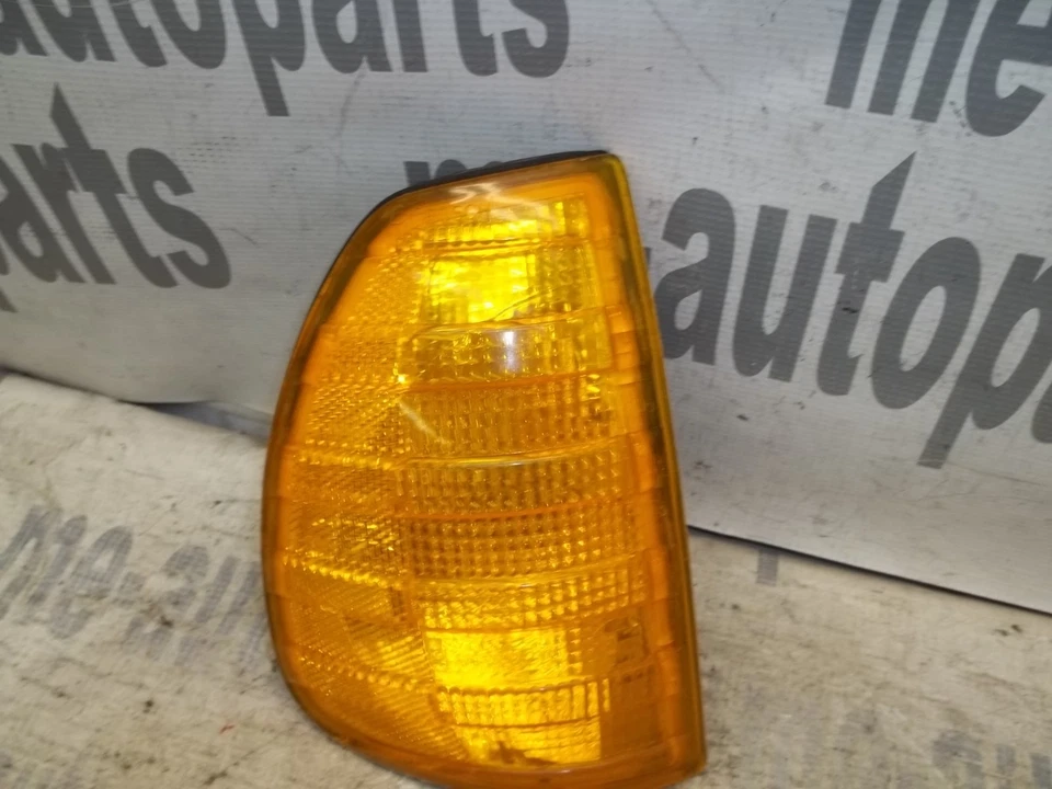 77-85 Mercedes-Benz W123 lado derecho pasajero esquina delantera luz giratoria lámpara OEM Foto 2 de 4
