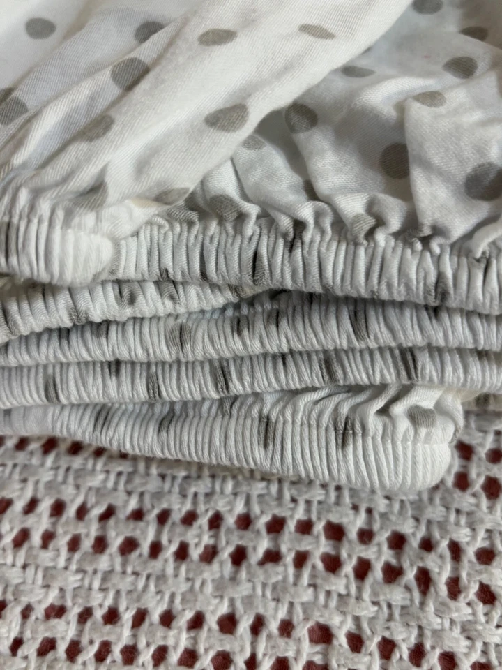 Sábanas para cuna BABIES RUS 100 % algodón lunares blancos y grises Foto 2 de 4