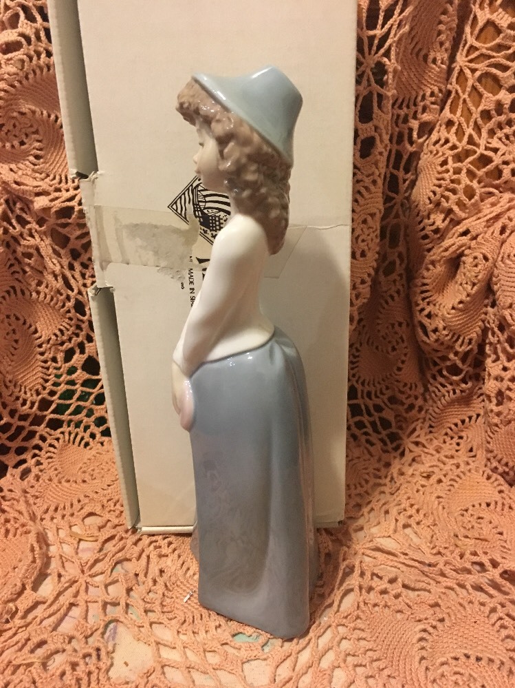 LLADRO NAO 1121 Too Cute! Retired! Mint Condition! Original Box! L