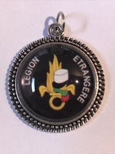 PENDENTIF MÉDAILLON Métal Argenté Vieilli 25mm De Diamètre Légion Étrangère