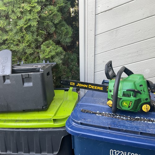 John Deere J3816 Chainsaw W/16" Bar W/Case Runs & Cuts Great