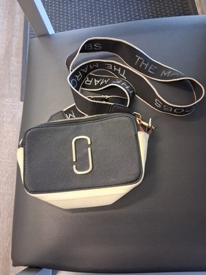 The Marc Jacobs Small Tote Bag in excellent  pre-owned condition. 