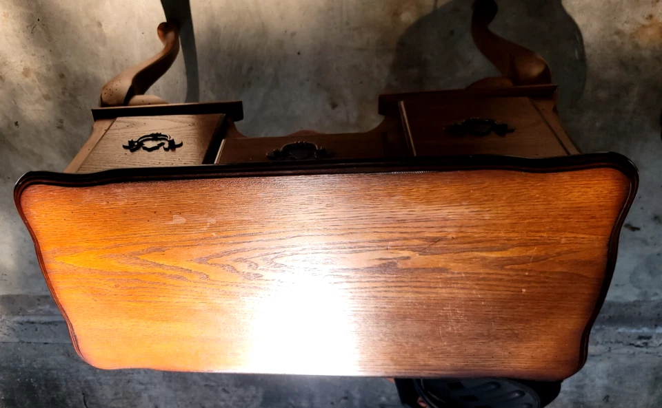 Tocador estilo Queen Anne Lowboy tocador escritorio 32w x 16D x 31,5h Foto 4 de 4