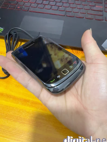 Original Unlocked Blackberry Torch 9800 4GB ROM 3.2" wifi 3G Phone - Picture 5 of 8