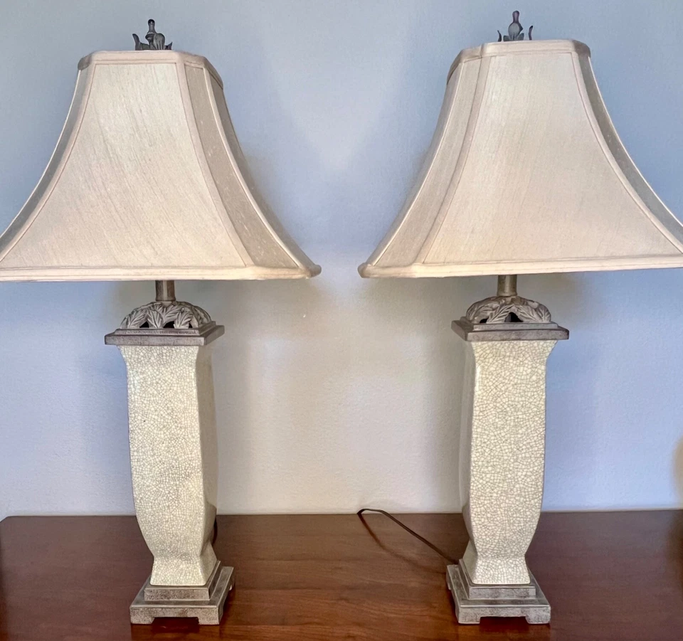 Impresionantes lámparas de mesa Uttermost, esmalte craquelado de cerámica, MCM, cortinas, 3 vías Foto 4 de 4