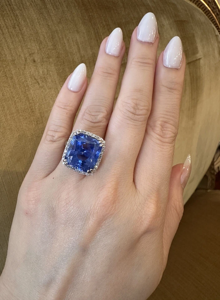 GIA 26.75 克拉无加热锡兰蓝宝石钻石光环白金戒指 - C300ZR