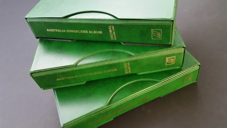 Seven Seas Hingeless Australian Ring Bound Stamp Album with Slip Case 1913 to 01 - image 2 of 4