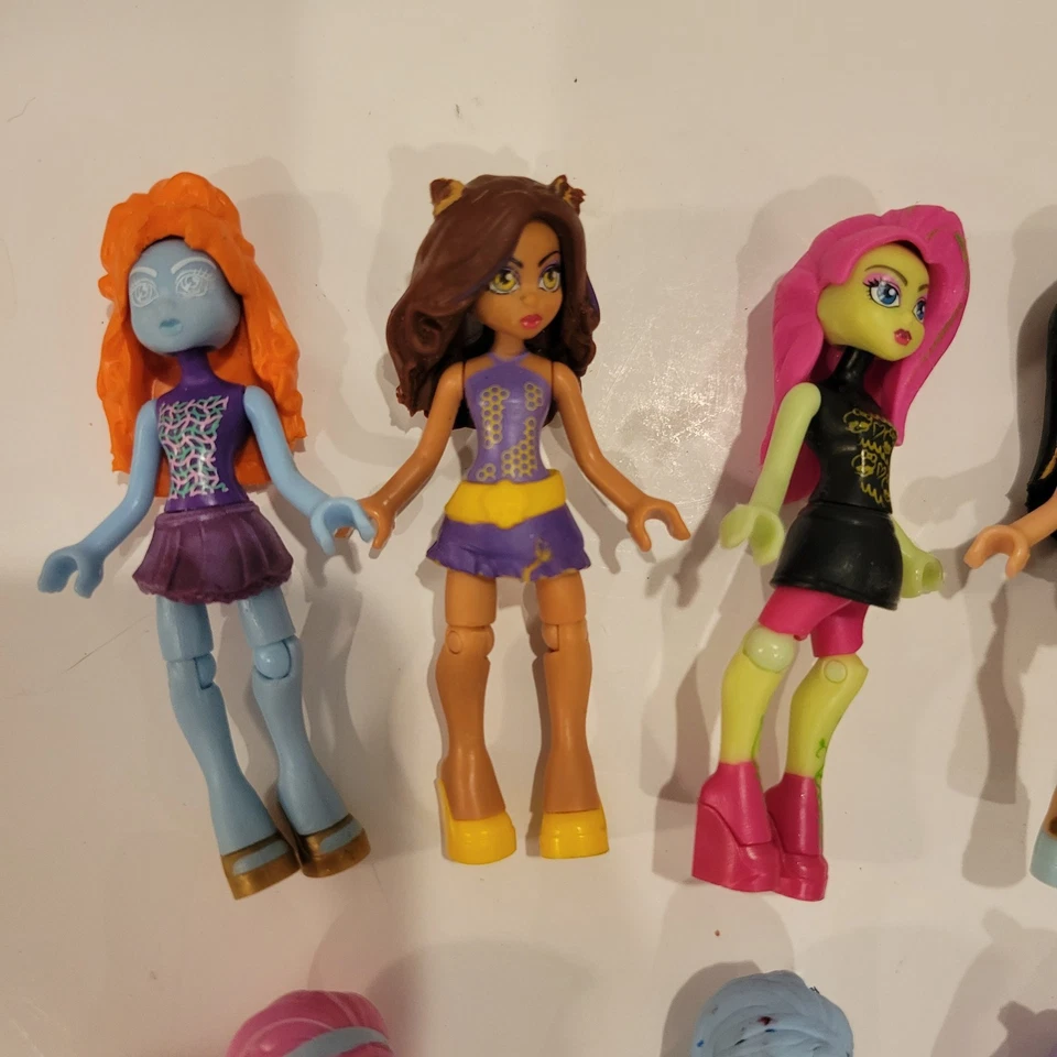 Mega Bloks Monster High Mini Figures lot - Image 2 of 4