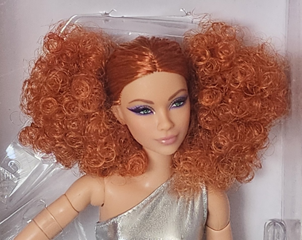 Barbie Looks N°11 Cheveux Roux Bouclés 2021 Mattel HBX94 - Made To Move NRFB