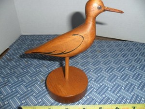 HAND CARVED SEASHORE BIRD SCULPTURE DECOY: SIGNED