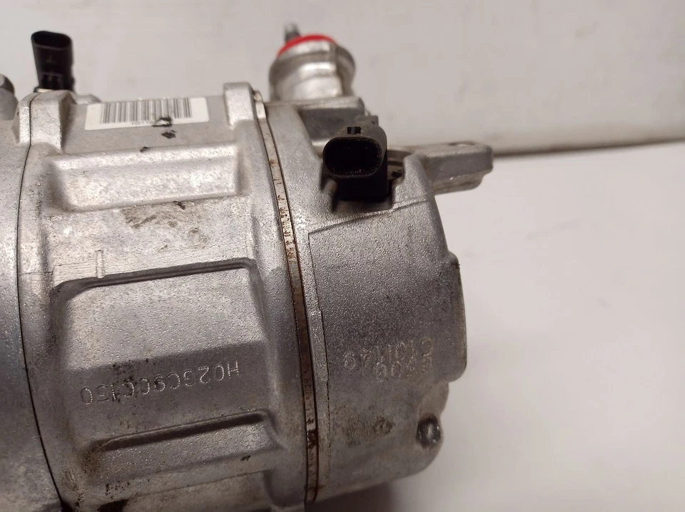 Compresor de aire acondicionado GM 85636079 de 2024 Chevy Traverse 2,5 L [11.986 millas] 12161517 Foto 3 de 4