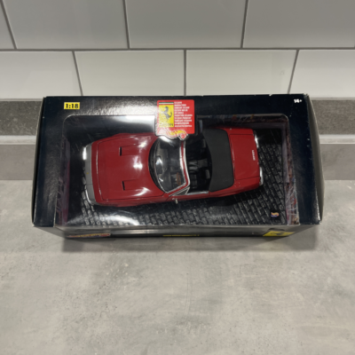 Ferrari GTS4 DAYTONA Rouge HOTWHEELS 1:18 NEUVE