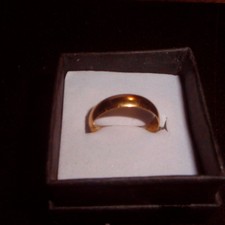 14K  SOLID GOLD BAND RING  GRAMS 1.82 SIZE 6 3/4" TESTED
