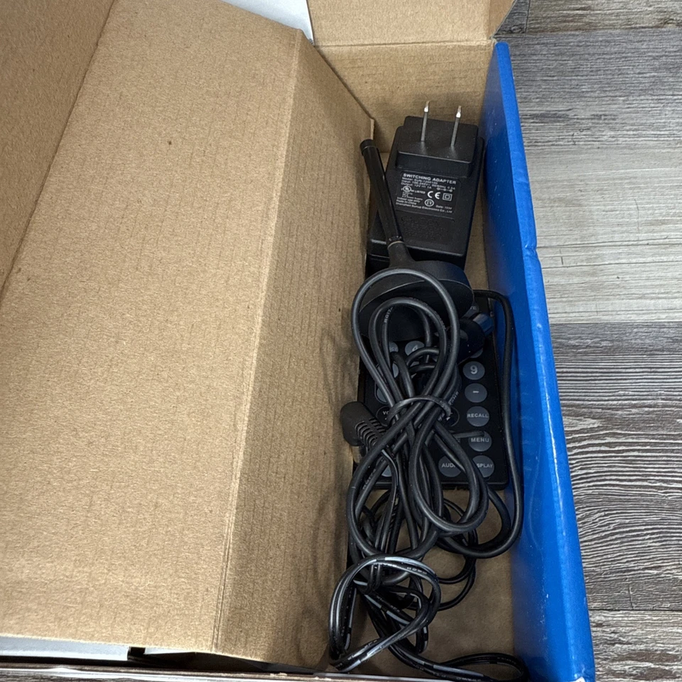 RCA 7" Widescreen LCD Portable Digital TV RTV86073 Built-in Rechargeable Battery - Image 4 of 4