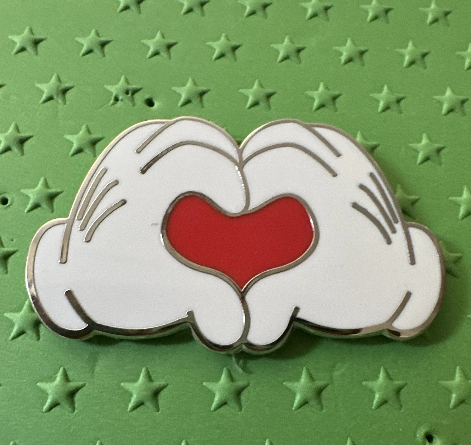 Disney Mickey Mouse Gloves Hands Red Heart Love Pin Single - Disney Franchise