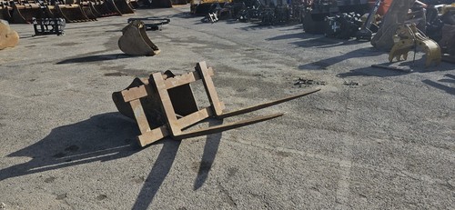 Pallet Forks w/ 80mm Pins - Used - Price £900.00 + VAT @ 20% - C87 - Picture 1 of 8