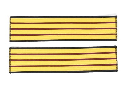 Bündchen Zopf Spitze 4 x 1/2 Zoll seidig gelbe Stäbe 330 mm lang auf schwarzem Tuch R2539