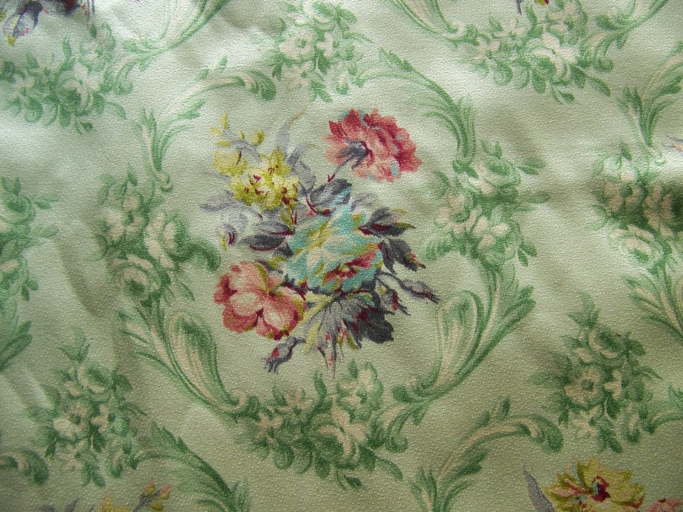 ANCIEN COUPON DE TISSU SOYEUX FLEUR MEDAILLON FLORAL 125 cmx 175 cm ...