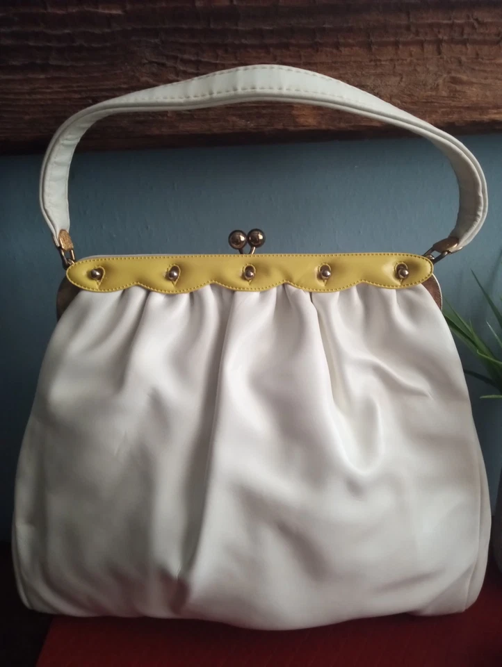 A Beautiful Vintage White And Yellow Soft Leather From 1950 Pocketbook - Image 2 of 4