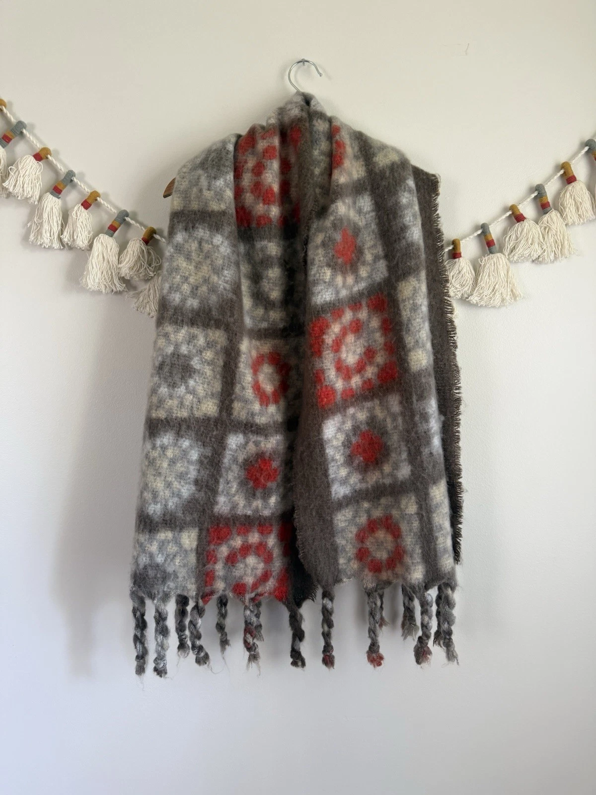 Free People Kaleidoscope Fringe Knit Blanket Scarf Winter Cottage Outdoor Cozy
Opens in a new window