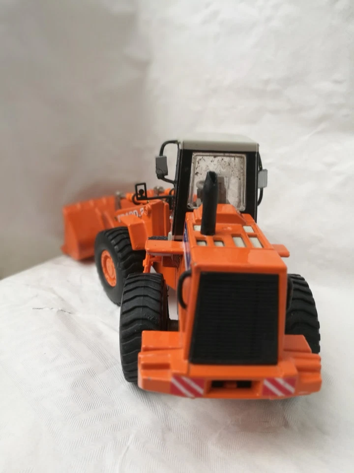 Fiat-Hitachi Radlader Typ FR 130.2 Maßstab 1:32 Material Metall - Bild 4 von 4