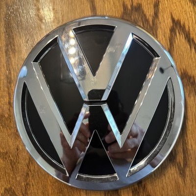 New Front Grille Emblem VW Jetta 15-/Passat B8/Golf 7 3G0.853.601 B