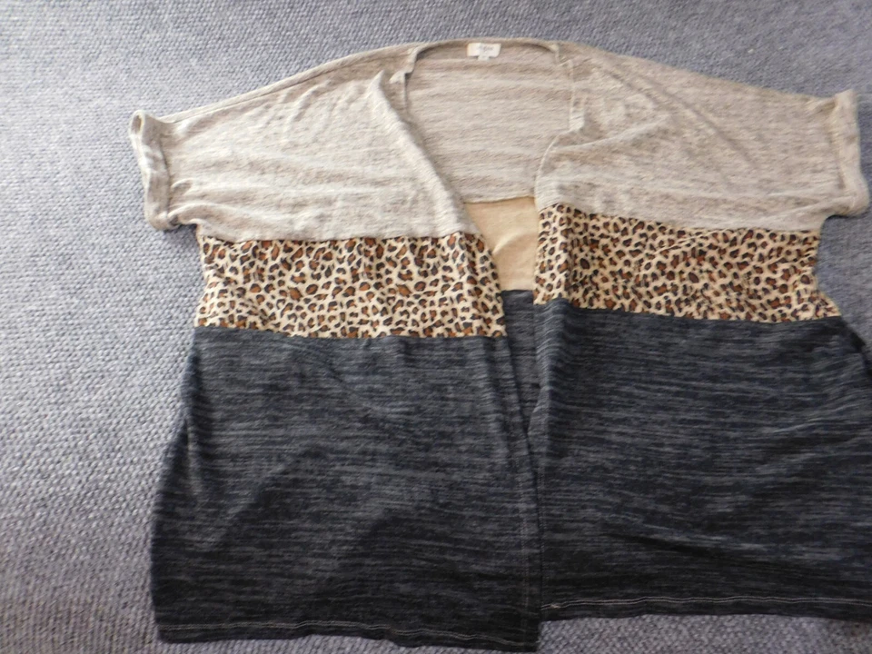 Umgee Sweater Womens Small Gray Cardigan open casual classic animal print - Image 4 of 4