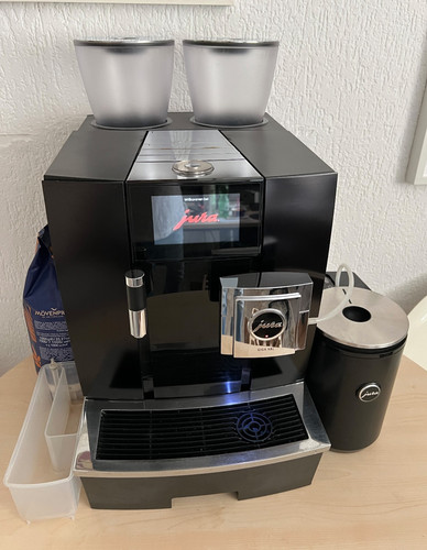 JURA GIGA X8c (EA) 15388 Alu Profi Kaffeevollautomat Festwasser Rechnung MwSt.
