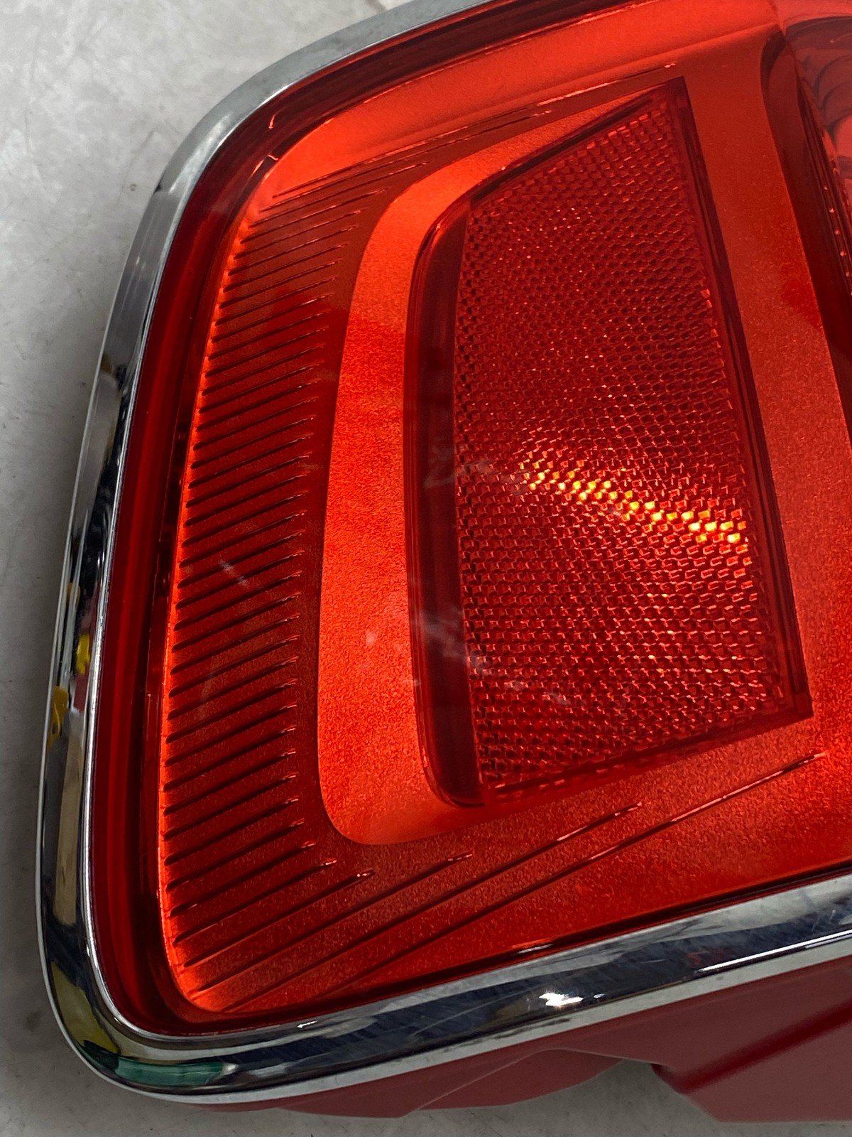 2015-2020 BENTLEY BENTAYGA OEM RH REAR RIGHT PANEL LED TAILLIGHT LAMP 36A945096J