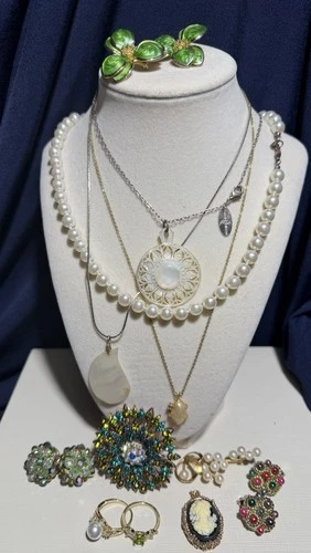 Lot of Vintage/Costume Jewelry, Mixed Metal, Variety of 13 Pieces, Lot#4