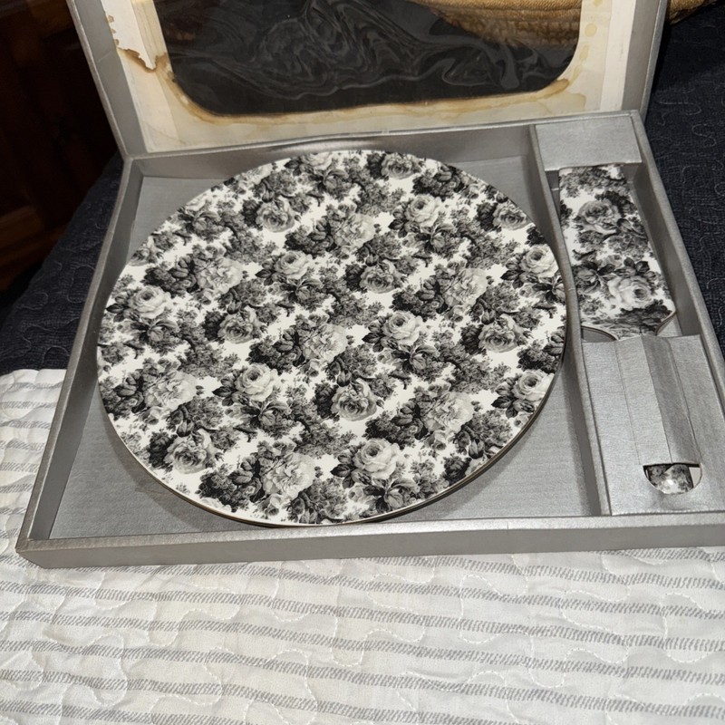 FORMALITIES BY BAUM BROTHERS Cake Plate & Server Black & White Roses, New in Box