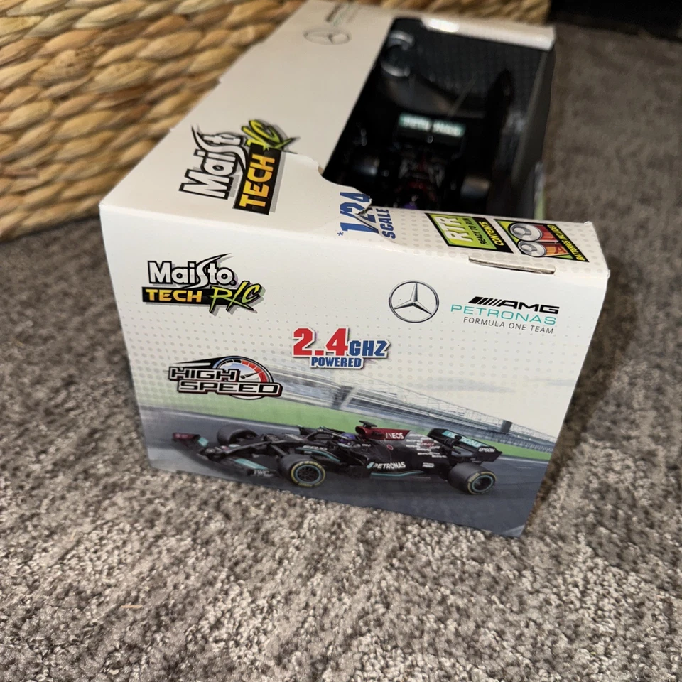 NWT Mercedes Benz AMG F1 W12 E Performance Lewis Hamilton #44 Black 1:24 - Image 4 of 4