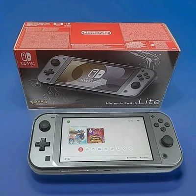 Nintendo Switch Lite Dialga & Palkia Edition - Grau/Gold und 2 Pokemon Spiele - Bild 1 von 4