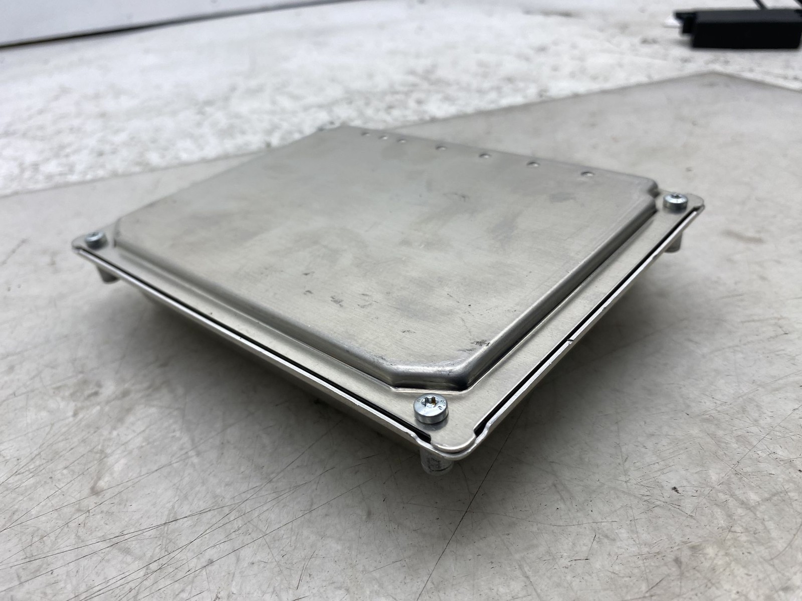 2013-2018 BENTLEY FLYING SPUR AIR SUSPENSION DAMPING CONTROL MODULE 4W0907553