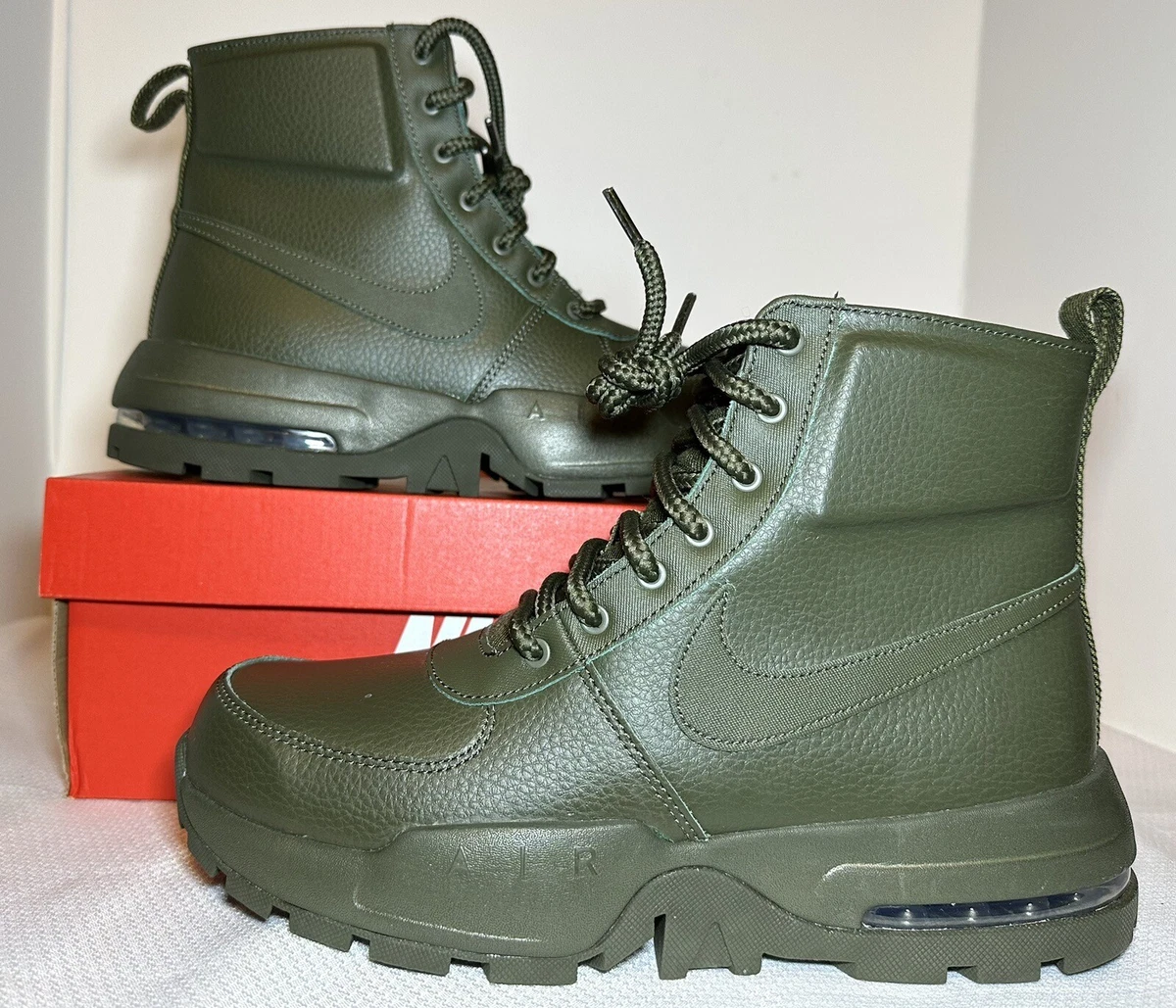 Nike air sales max hiking boots