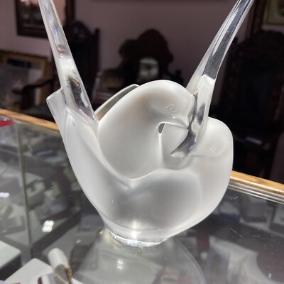 LALIQUE FRANCE FROSTED CRYSTAL 'SYLVIE' Love Birds, DOVES LARGE