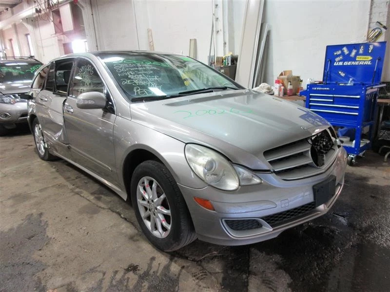 PLASTIC ENGINE COVER Mercedes-Benz R500 2006 06 1046080 Foto 3 de 4