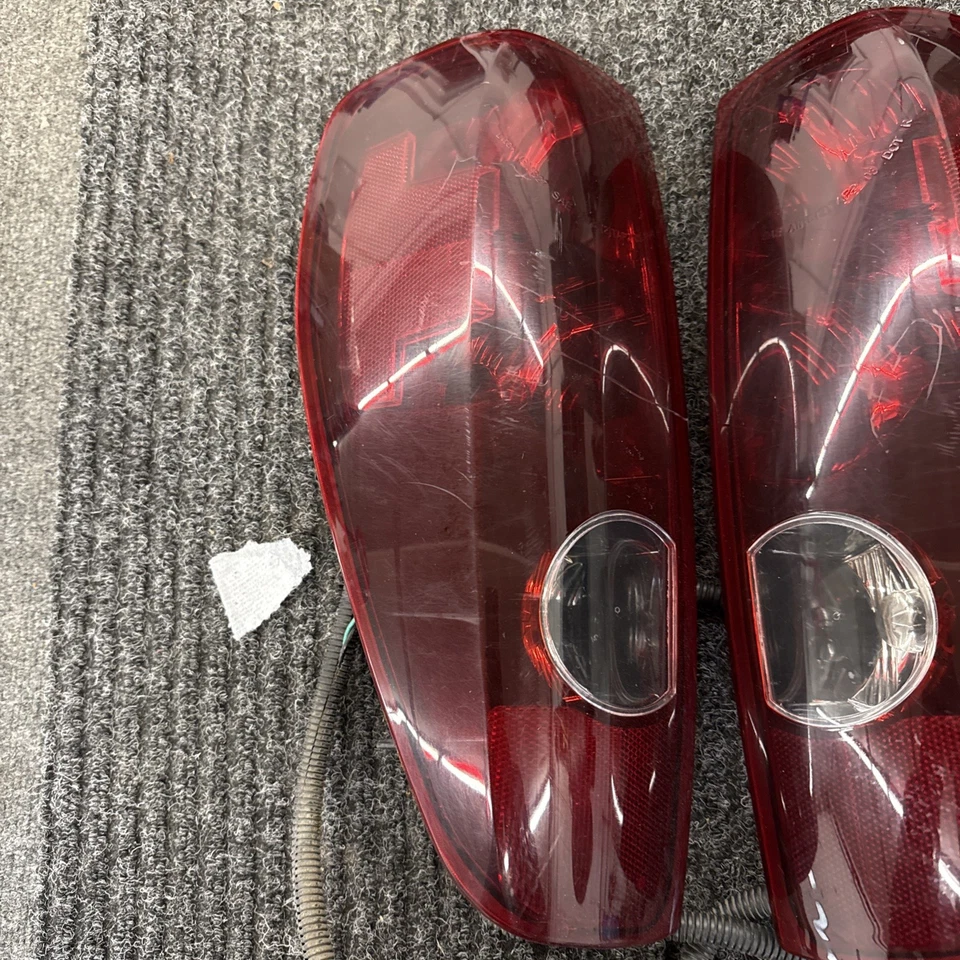2004-2012 GMC CANYON PAR DE LÂMPADAS TRASEIRAS DE LENTES FUMÊ ESQUERDA E DIREITA AFTERMARKET - Imagem 2 de 4