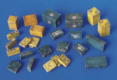 Plus Model 4023 - 1:48 Resin Bausatz Munitions- und Erste-Hilfe-Kisten