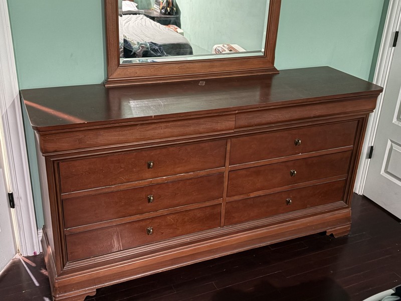 Thomasville Impressions - Full bedroom set, dresser, chest, night table.