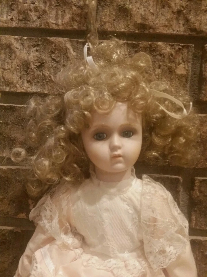 Bradleys Dolls Rachel Renee 19" Alto Hermosos Rizos Vestido Rosa Foto 3 de 4