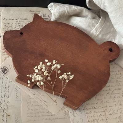 Wood Pig-Shaped Cutting/Serving Board, Small, Medium Brown, Hanging Hole