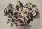 Big lot of vintage Kenner Star Wars figure from 1977-1983 with some accessories.