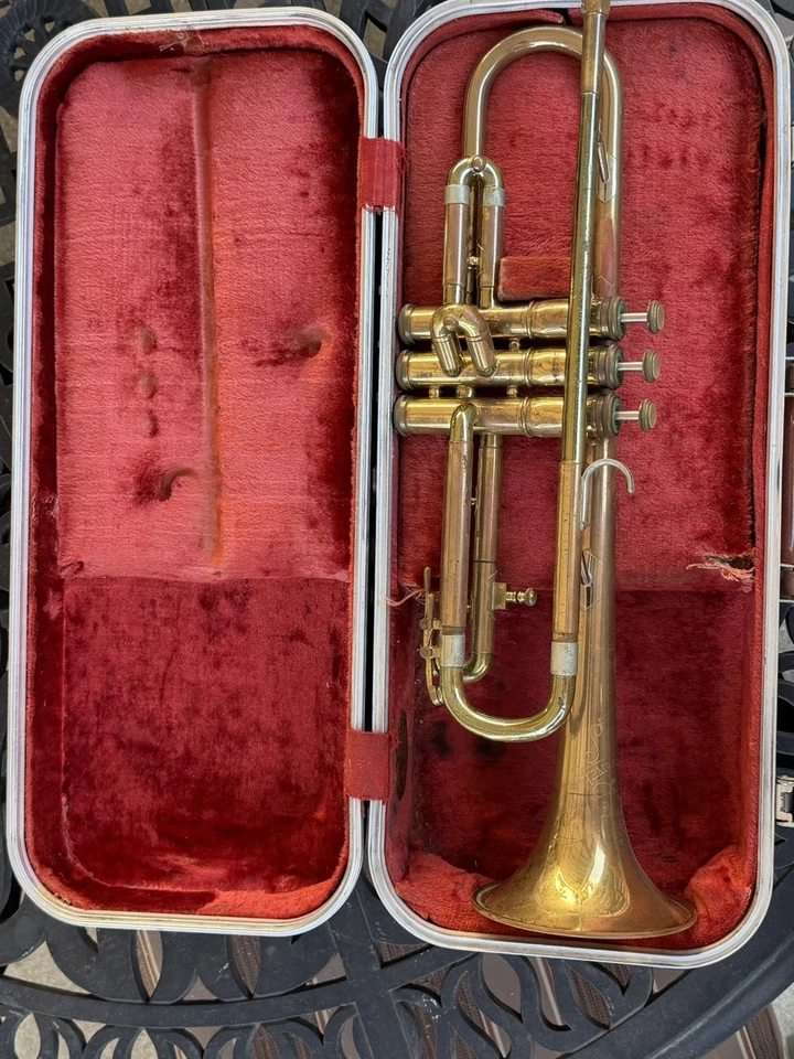 Olds Ambassador Trumpet Made In Fullerton, CA. Original Finish & Custom OLDSCase - Image 4 of 4