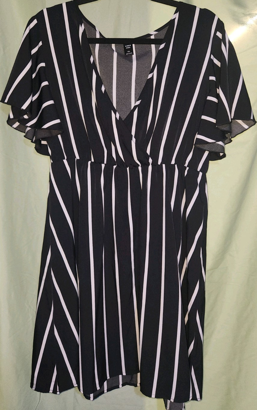 SHEIN Black White Striped A-Line Flutter Short Sleeve V-Neck Dress, 1XL